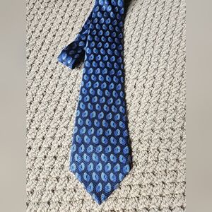 Elegant Navy and Light Blue Patterned Tie